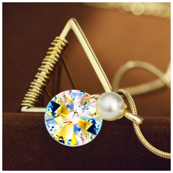 Gold Triangle Necklace Swarovski Crystal - Picture 5 of 6